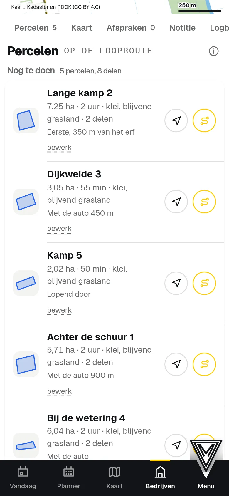 De percelen van een bedrijf, met wat al klaar is.