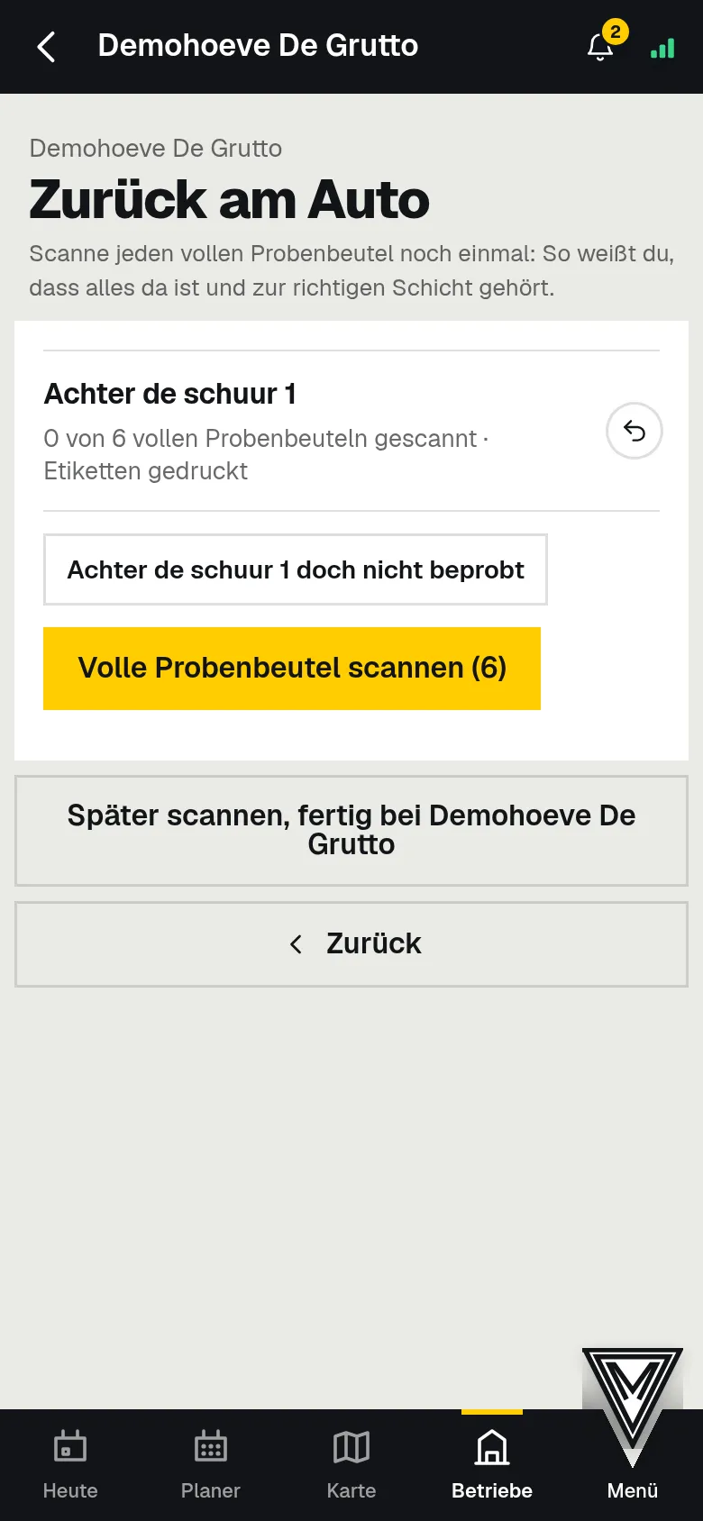 Am Auto: die vollen Probenbeutel noch einmal scannen.