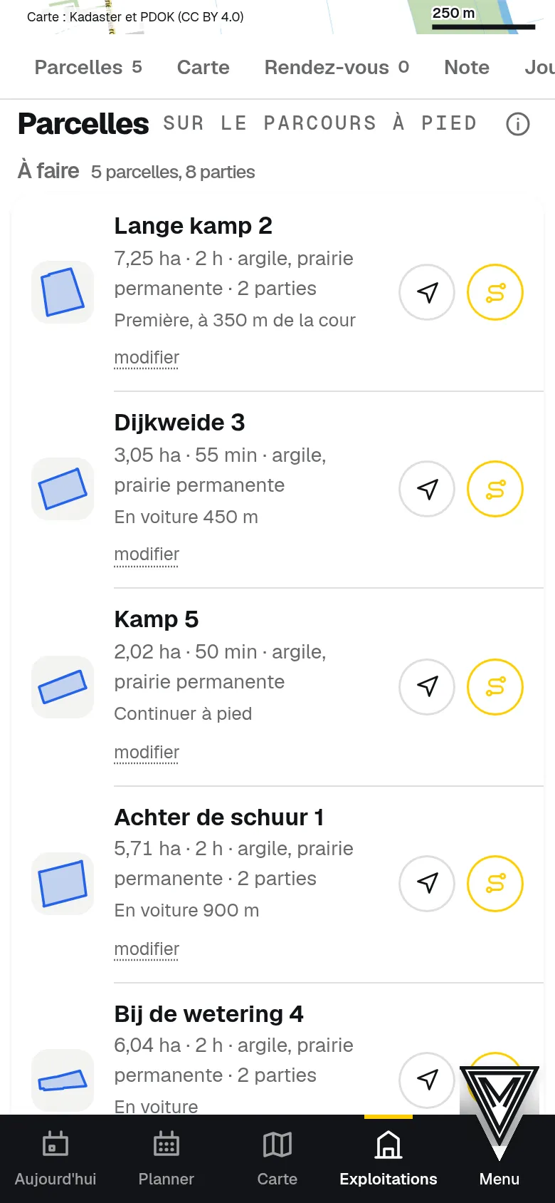Les parcelles d'une exploitation, avec ce qui est déjà terminé.